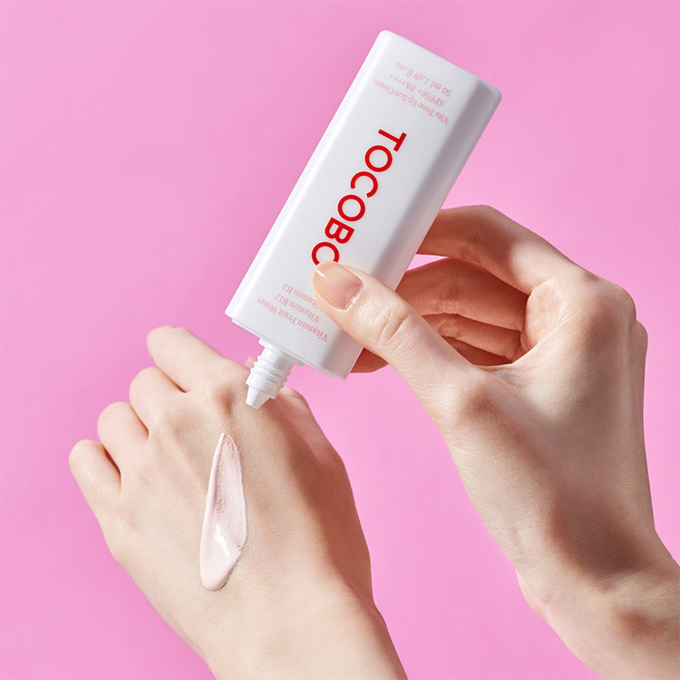 کرم ضد آفتاب ویتامینه تون آپ توکوبو صورتی مدل Vita Tone Up TOCOBO